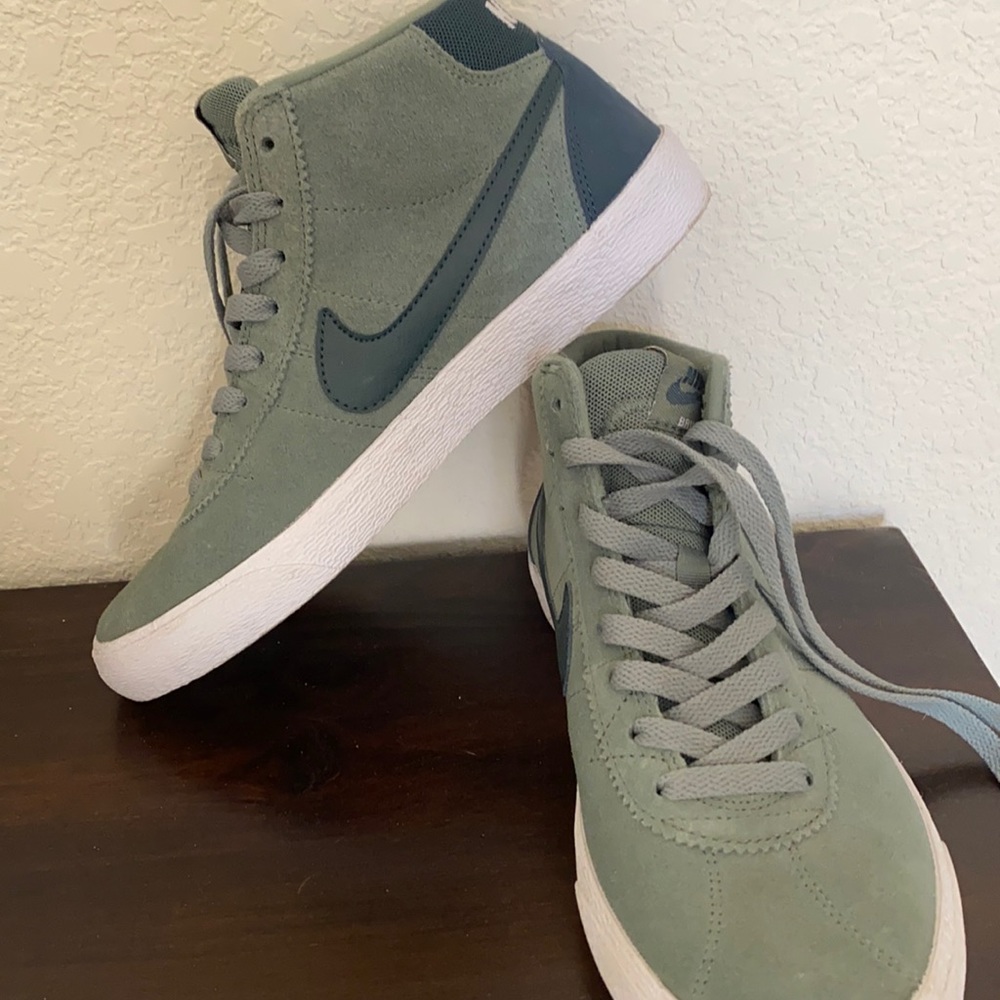 Nike blazers size 7